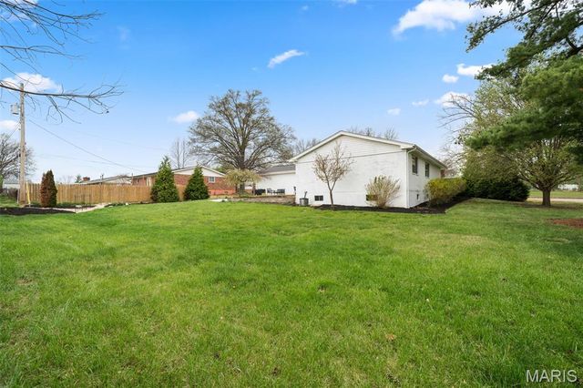 1080 Sagebrush Trail, Ballwin, MO 63011