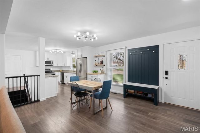 1080 Sagebrush Trail, Ballwin, MO 63011