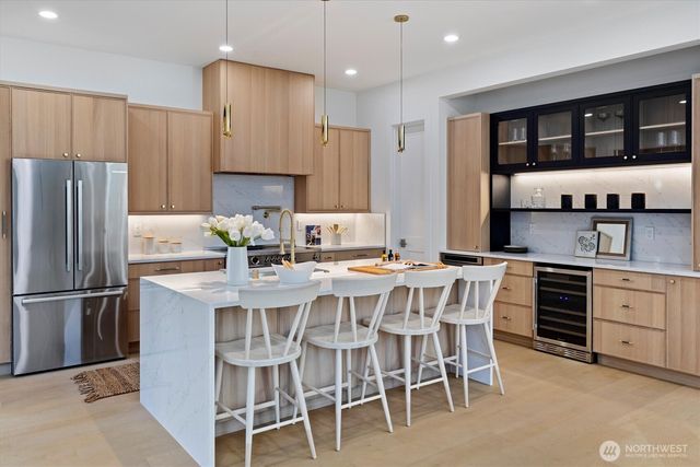 2515 35th Avenue W, Seattle, WA 98199