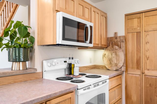 8655 Red Wing Lane, Redmond, OR 97756