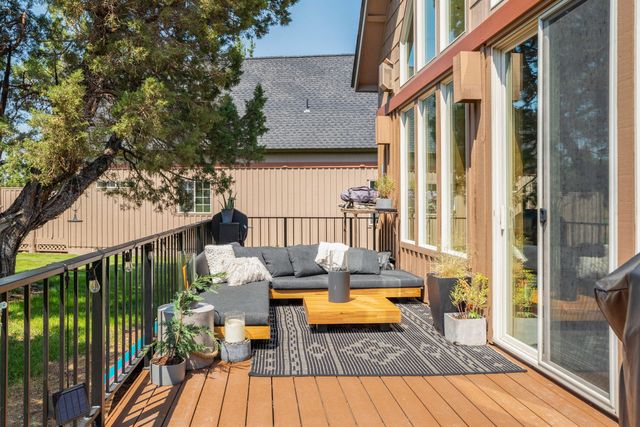 8655 Red Wing Lane, Redmond, OR 97756