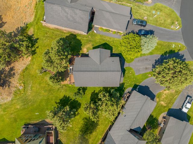 8655 Red Wing Lane, Redmond, OR 97756