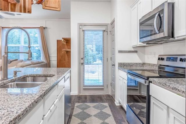 142 Hampton Circle, Mcdonough, GA 30253