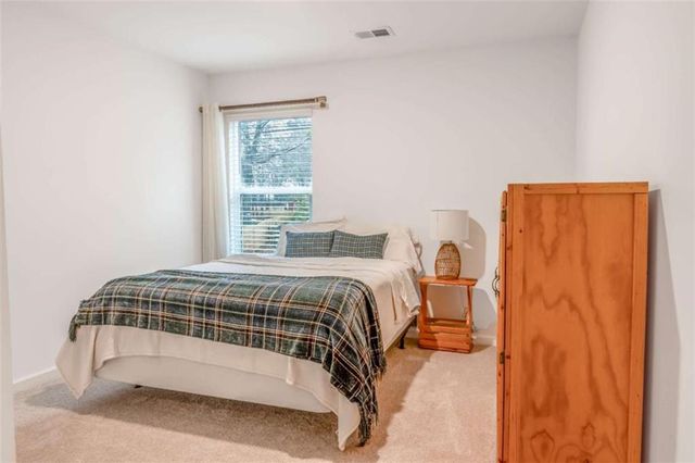 142 Hampton Circle, Mcdonough, GA 30253