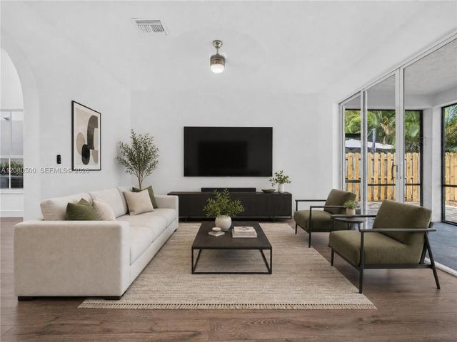 9648 Vineyard Court, Boca Raton, FL 33428
