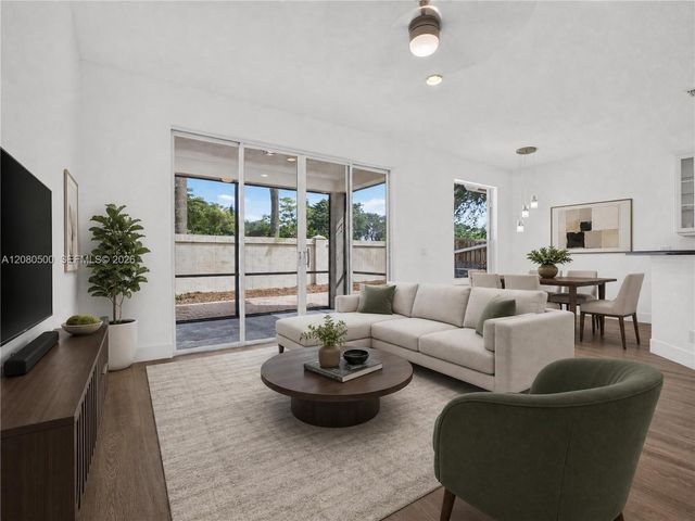 9648 Vineyard Court, Boca Raton, FL 33428