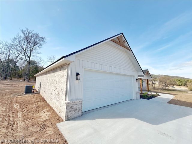23478 Wolf Valley Road, Wister, OK 74966