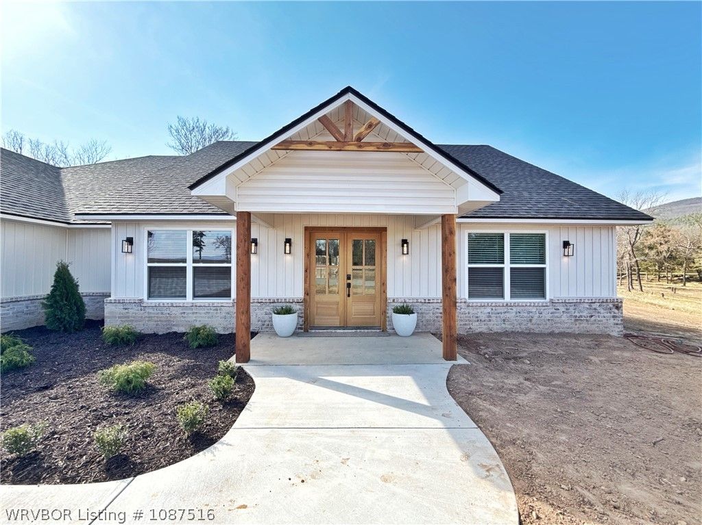 23478 Wolf Valley Road, Wister, OK 74966