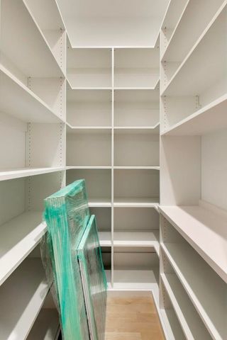 1910 W Fletcher Street, Chicago, IL 60657