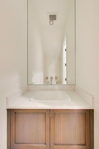 1910 W Fletcher Street, Chicago, IL 60657