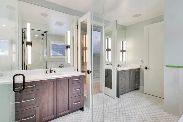 1910 W Fletcher Street, Chicago, IL 60657