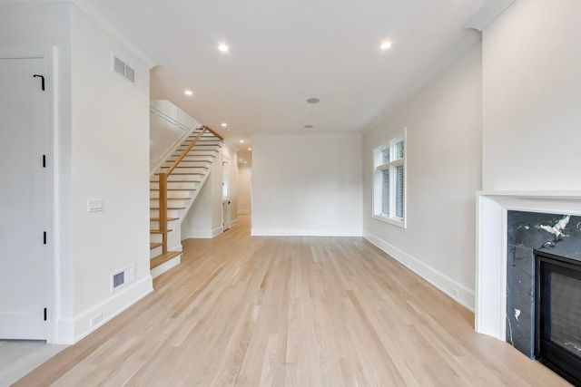 1910 W Fletcher Street, Chicago, IL 60657