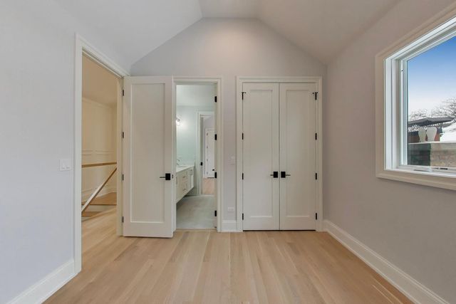 1910 W Fletcher Street, Chicago, IL 60657