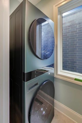 1910 W Fletcher Street, Chicago, IL 60657