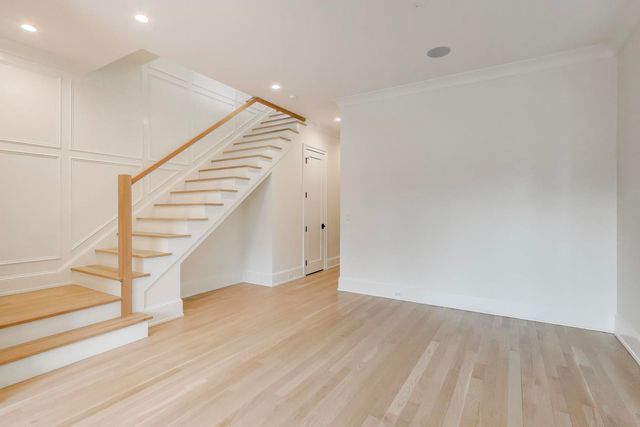 1910 W Fletcher Street, Chicago, IL 60657