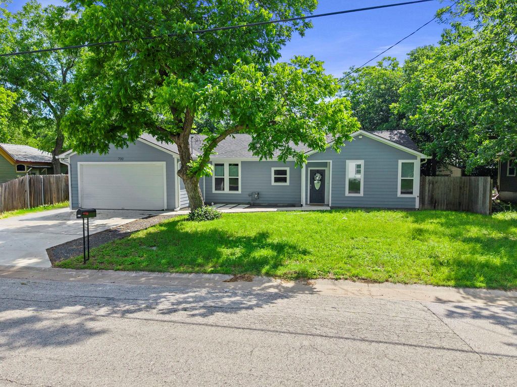 700 S Church ST, Lockhart, TX 78644