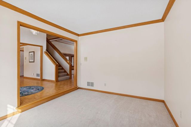 5043 Isle Avenue N, Lake Elmo, MN 55042