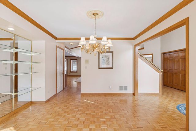 5043 Isle Avenue N, Lake Elmo, MN 55042