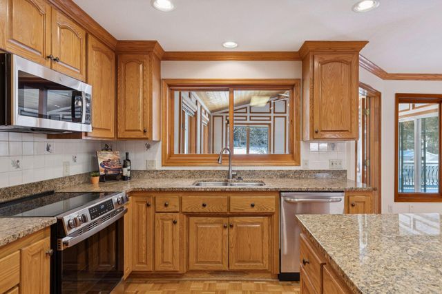 5043 Isle Avenue N, Lake Elmo, MN 55042