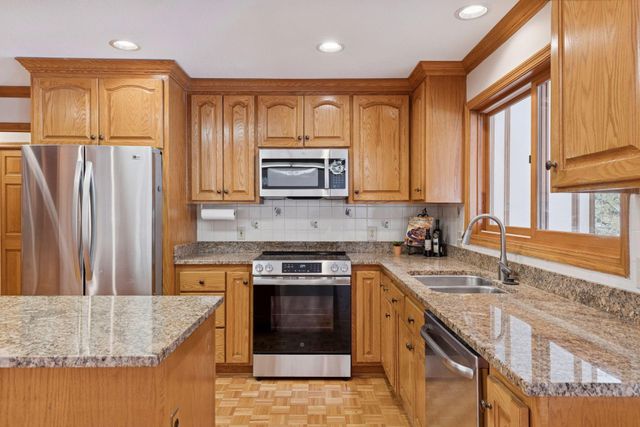 5043 Isle Avenue N, Lake Elmo, MN 55042