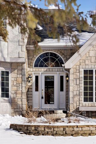 5043 Isle Avenue N, Lake Elmo, MN 55042