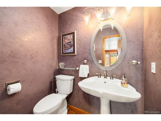 8433 Owens Ct, Arvada, CO 80005
