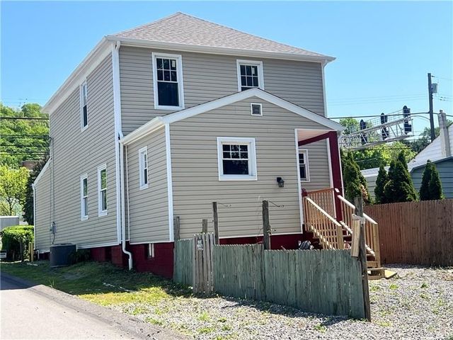 30 1st St, Leetsdale, PA 15056