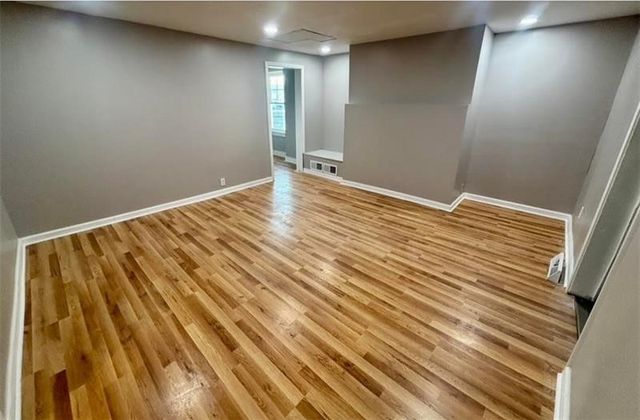 30 1st St, Leetsdale, PA 15056