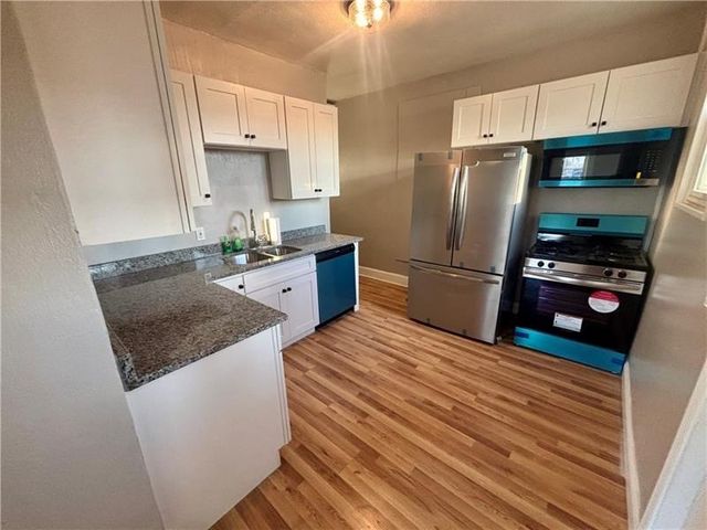 30 1st St, Leetsdale, PA 15056
