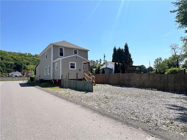 30 1st St, Leetsdale, PA 15056