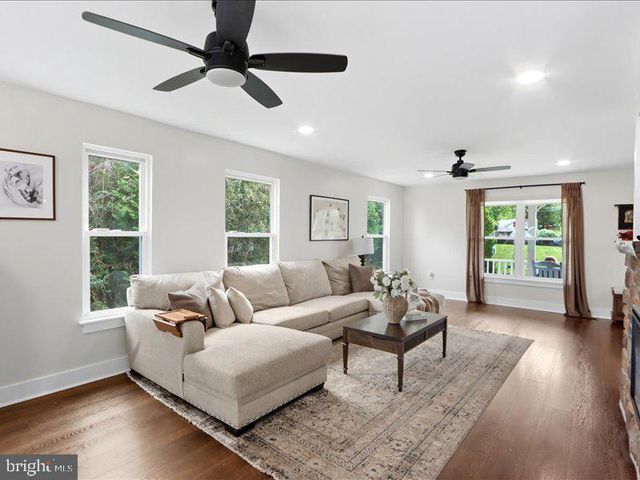 706 E SHORE RD, Pasadena, MD 21122