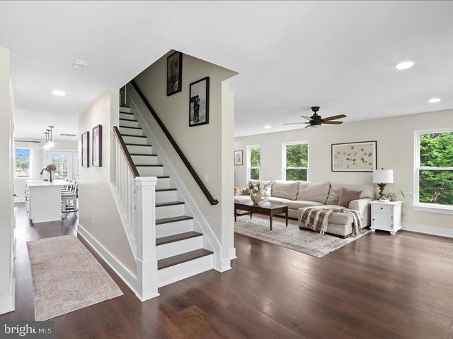 706 E SHORE RD, Pasadena, MD 21122