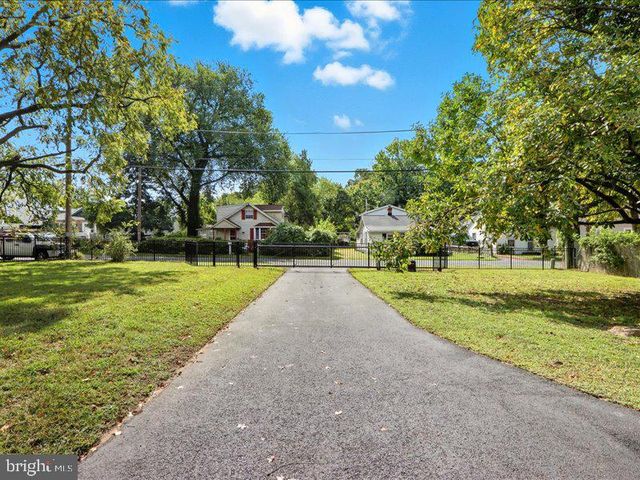 706 E SHORE RD, Pasadena, MD 21122