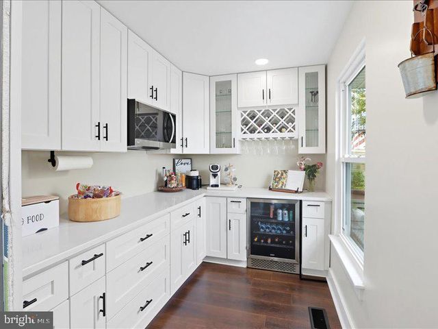 706 E SHORE RD, Pasadena, MD 21122