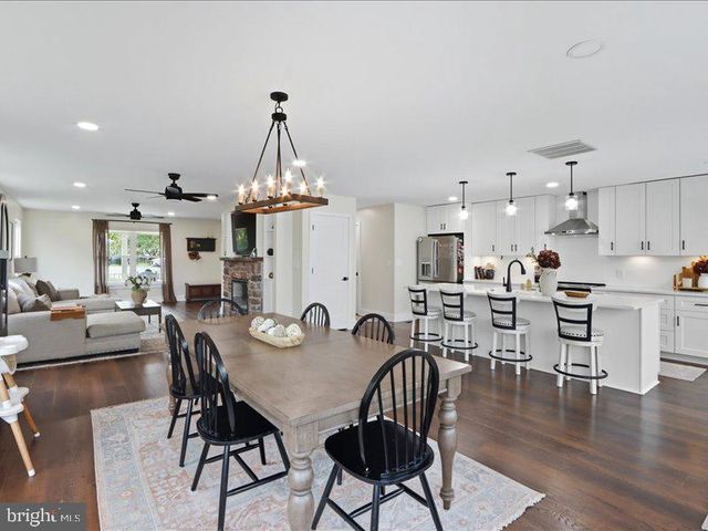 706 E SHORE RD, Pasadena, MD 21122