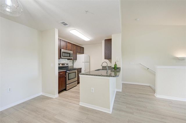 8911 MANOR LOOP 207, Lakewood Ranch, FL 34202