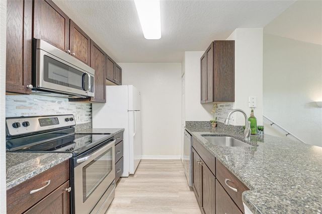 8911 MANOR LOOP 207, Lakewood Ranch, FL 34202