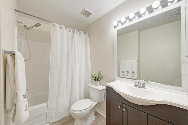 8911 MANOR LOOP 207, Lakewood Ranch, FL 34202