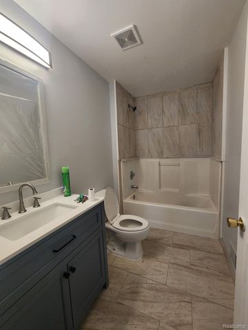 123 E SAVANNAH Street, Highland Park, MI 48203