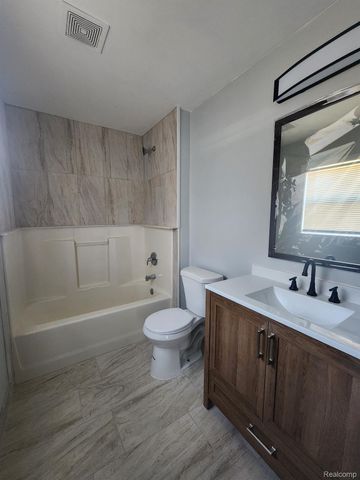 123 E SAVANNAH Street, Highland Park, MI 48203