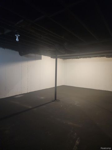 123 E SAVANNAH Street, Highland Park, MI 48203