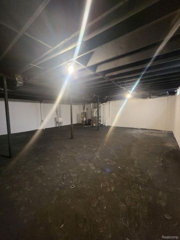 123 E SAVANNAH Street, Highland Park, MI 48203