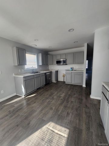 123 E SAVANNAH Street, Highland Park, MI 48203