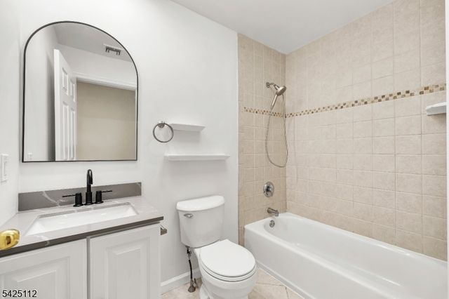112 Peapack Road unit 2, Far Hills Boro, NJ 07931
