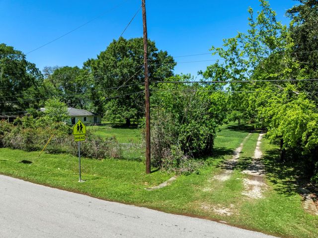 903 Brooks Avenue, Rosenberg, TX 77471