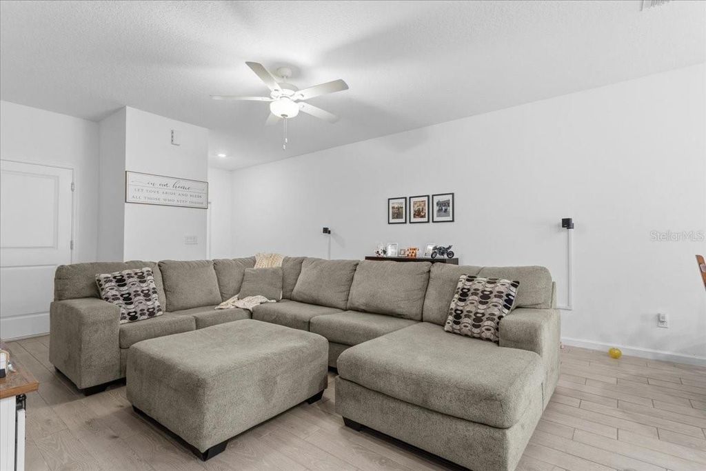 Image 5 of property listing at 12657 NW 7TH PLACE, Newberry, FL 32669