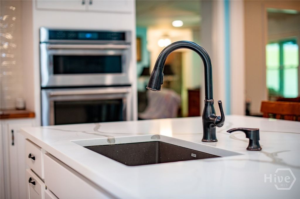 Image 15 of property listing at 5357 Highway 81, Loganville, GA 30052