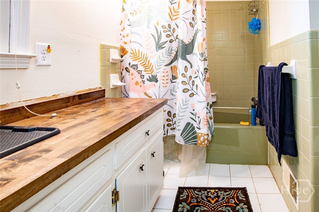 Image 27 of property listing at 5357 Highway 81, Loganville, GA 30052