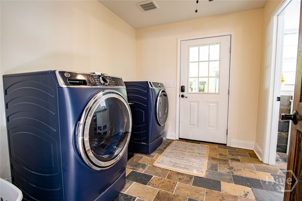 Image 29 of property listing at 5357 Highway 81, Loganville, GA 30052