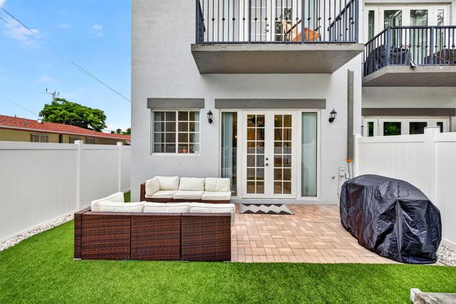 825 Sw 12th Street, Fort Lauderdale, FL 33315